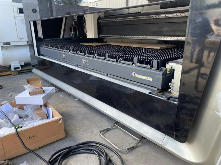 Entretien table laser à La Réunion, Le Port, Société de vente en matériel et outillage industriel